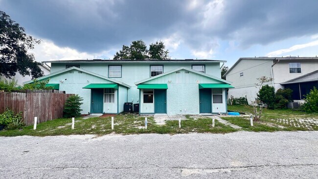 Photo - BEAUTIFUL 2 Bed/2 Bath Townhome in Winter ...