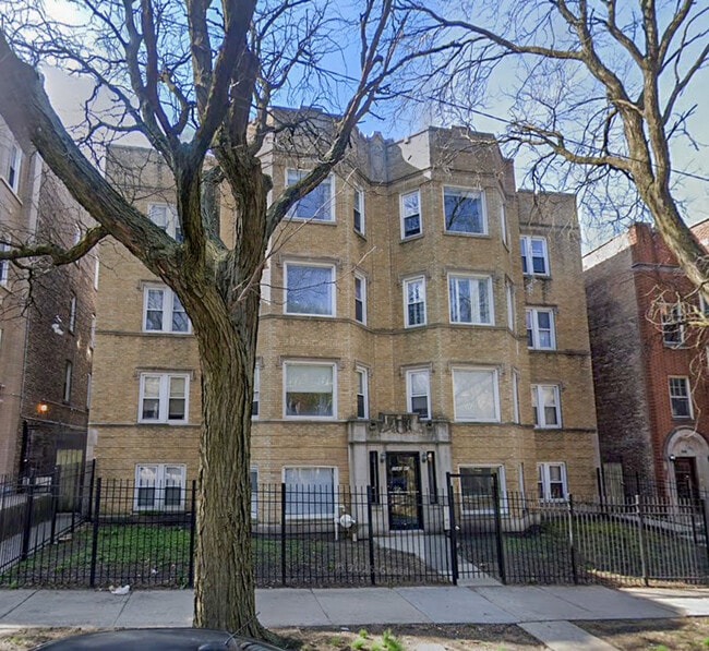 Building Photo - 2043 W Arthur Ave Unit 2E