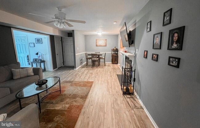 81 W Bluebell Ln
