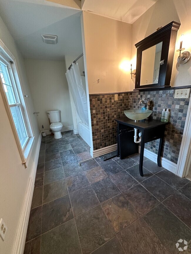 Building Photo - 322 S Elm Ave Unit 322A Rental