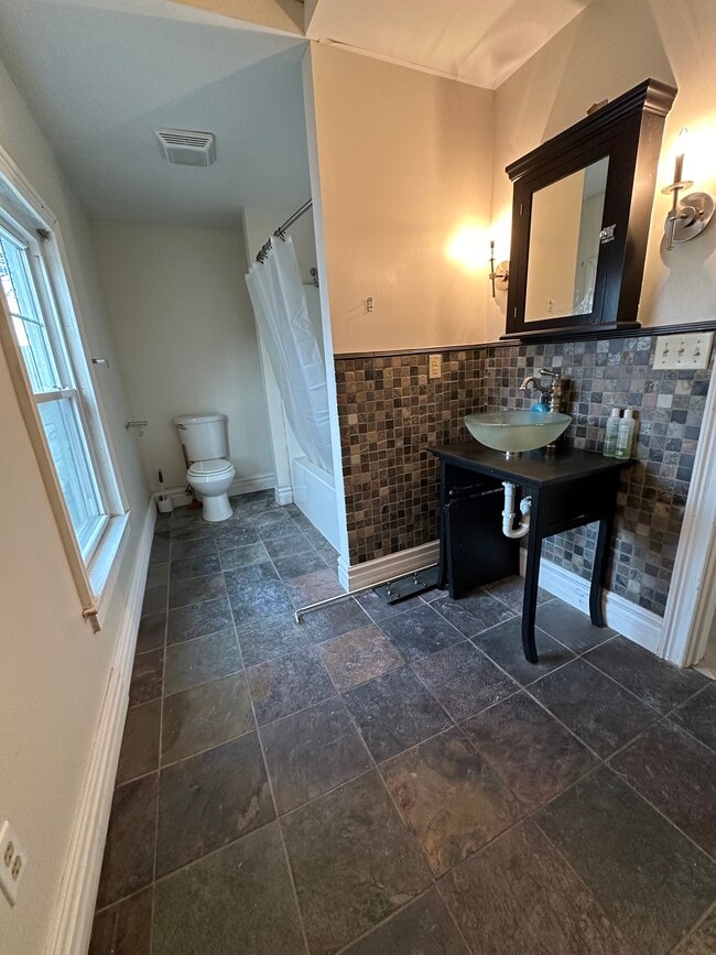 Building Photo - 322 S Elm Ave Unit 322A Rental