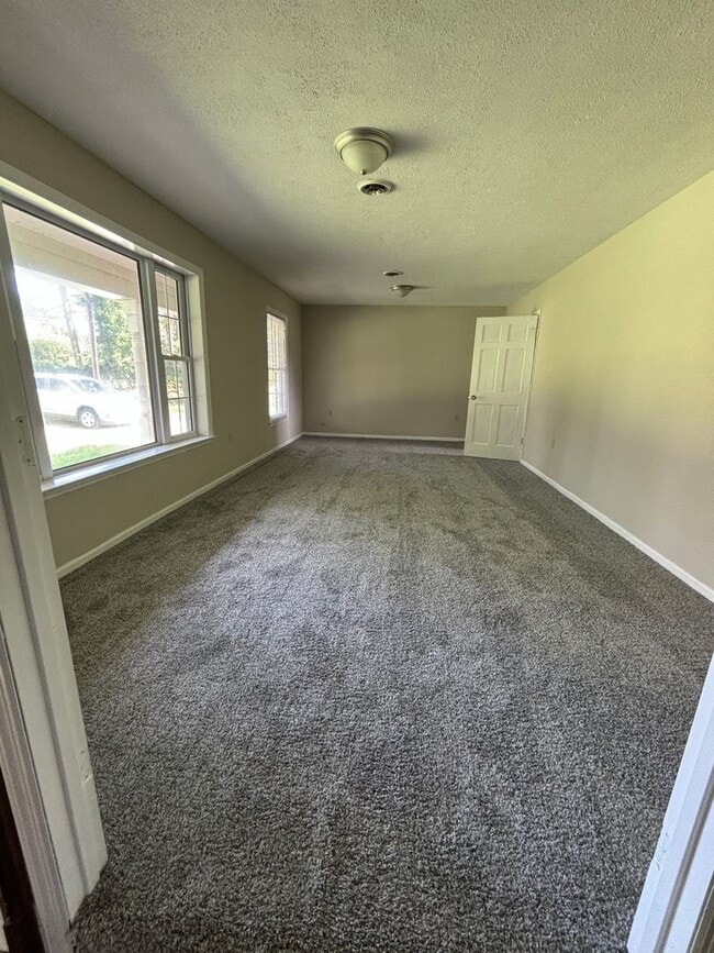 Photo - 985 Pineland Ave