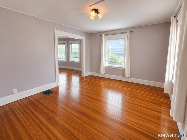 Photo - 132 Clinton St