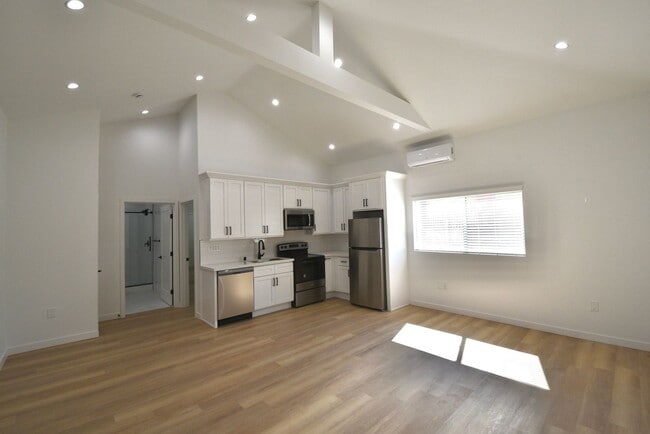 Photo - 4751 Kraft Ave Unidad 4749