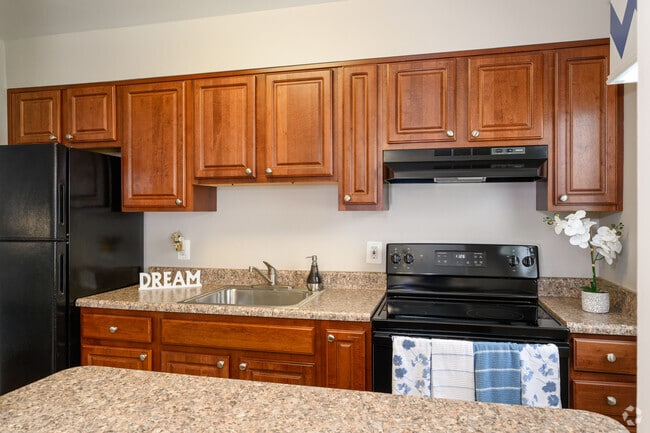 1BR, 1BA - 650SF - Kitchen - Fillmore Garden Apartments
