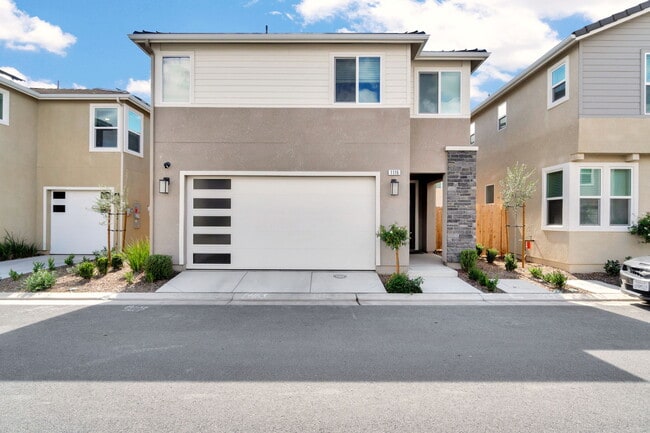 Photo - 1116 Encore Wy W