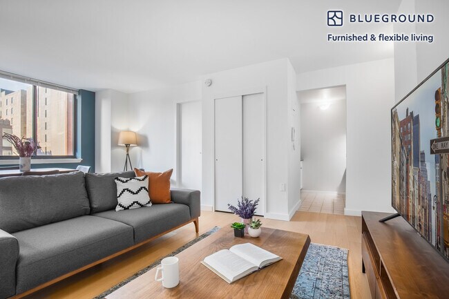 Photo - 250 W 19th St Unidad FL10-ID210