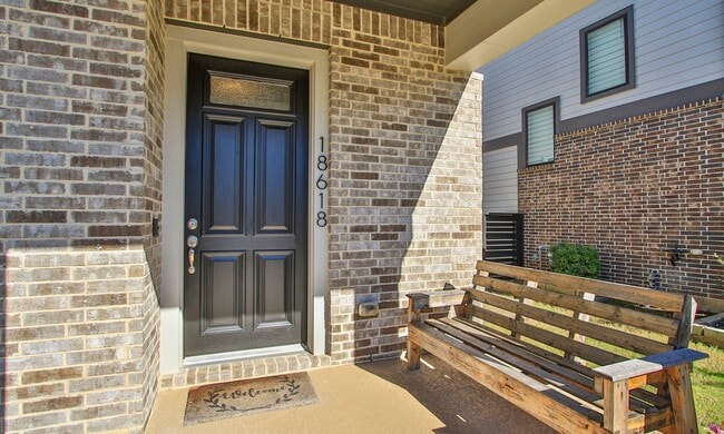 Photo - 18618 Admiration Dr