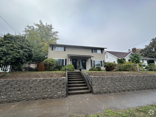 Building Photo - 3827 N Vancouver Ave Rental