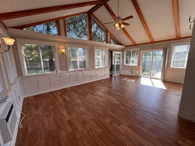 Photo - 9812 Meandering Way