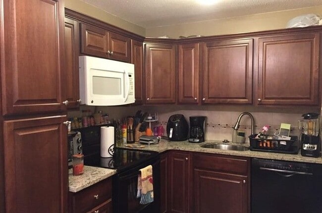 Building Photo - 77 L Nicholas Rd