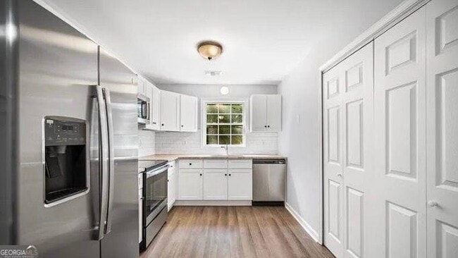 Building Photo - 558 Manning Rd SW