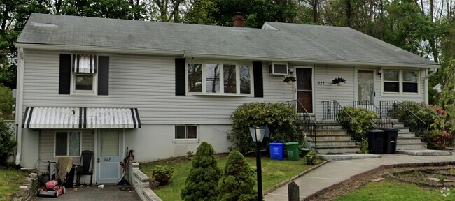 Building Photo - 127 Jay St Unit 2 Rental