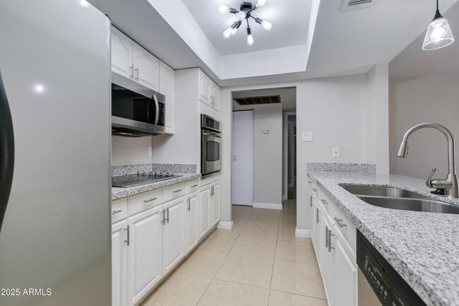 Photo - 1206 E Greenway Dr