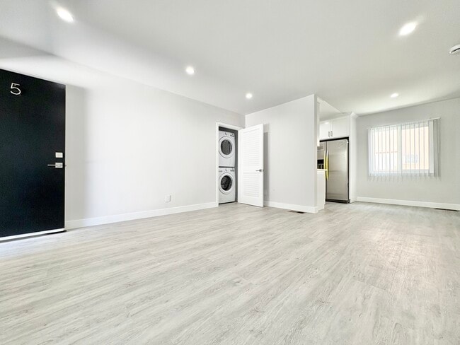 Photo - 1145 S Holt Ave Apartamento Unidad 5