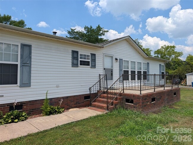 Photo - 824 Perry Rd