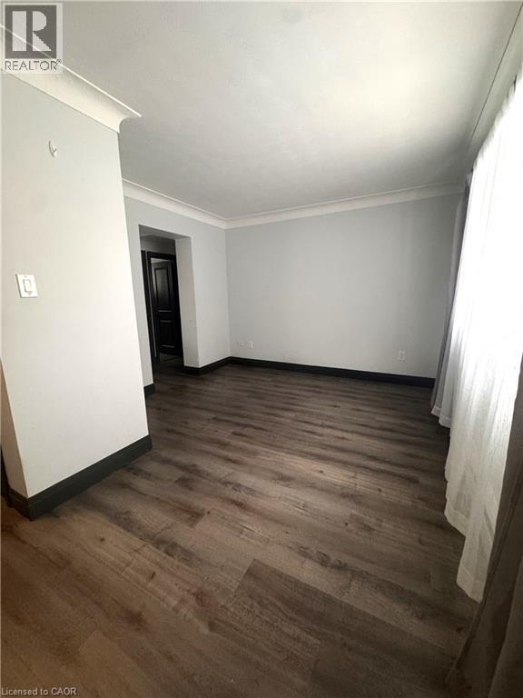 Photo - 245 Mohawk Rd E Unité 2