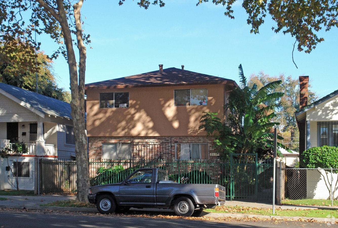 Photo - 1213 V St