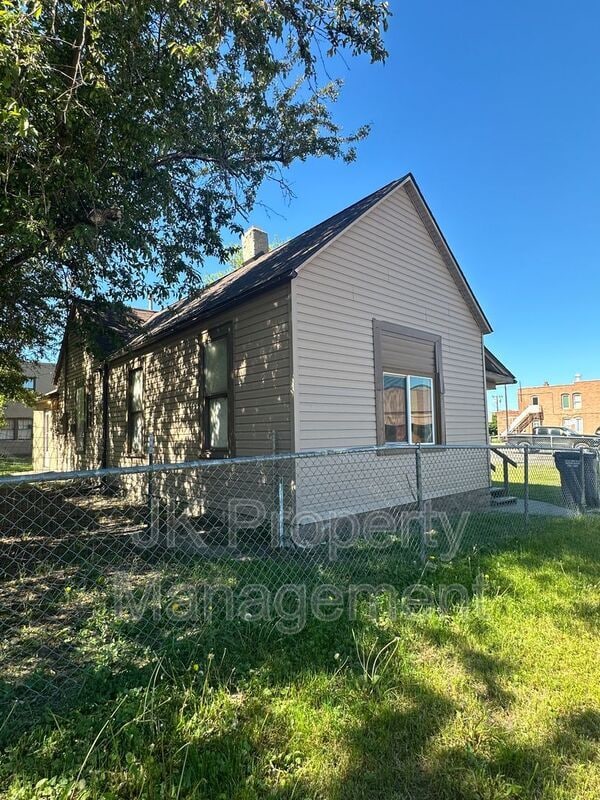 Building Photo - 602 2nd Ave S