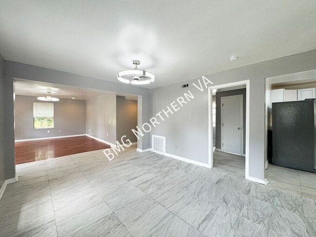 Photo - 158 Baker St