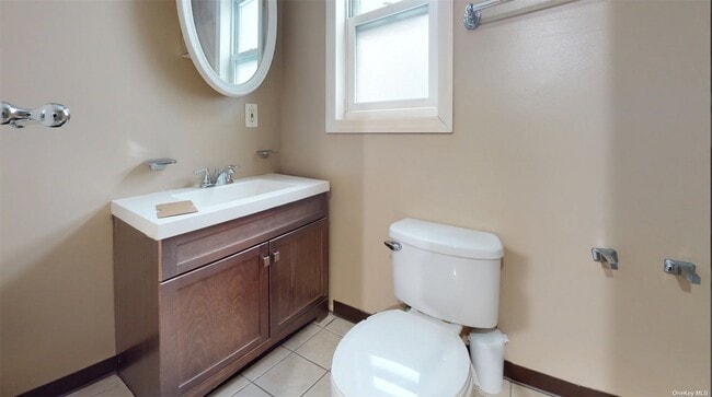 Photo - 241-07 Mayda Rd