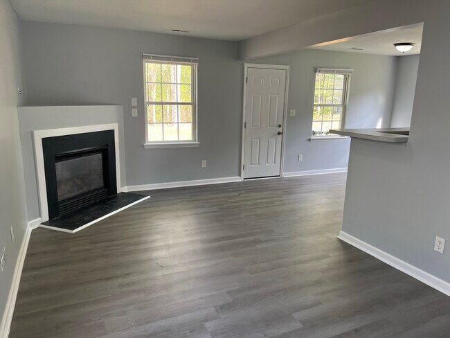 Photo - 408 Gladstone Dr