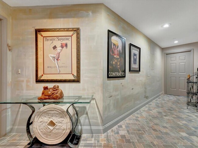 Photo - 555 5th Ave NE Unidad 932