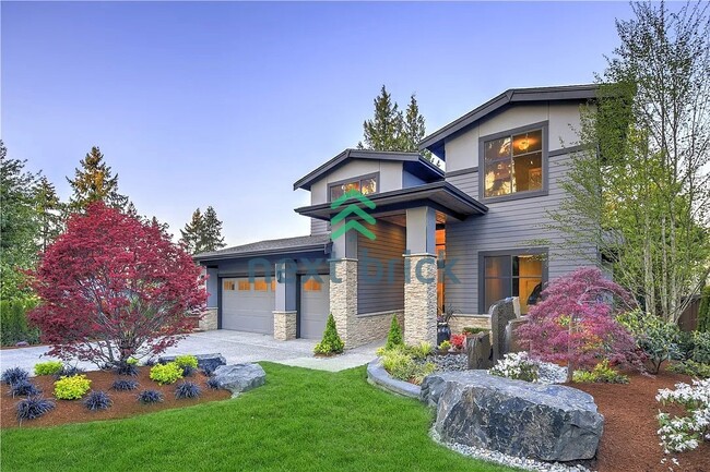 Building Photo - Luxurious 5-Bed, 5-Bath Oasis in Bellevue's Prime Location!