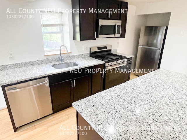 Photo - 2339 W 7th St