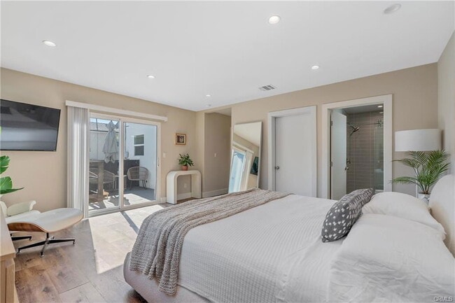 Photo - 8034 Airlane Ave