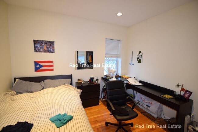 Photo - 1799 Beacon St