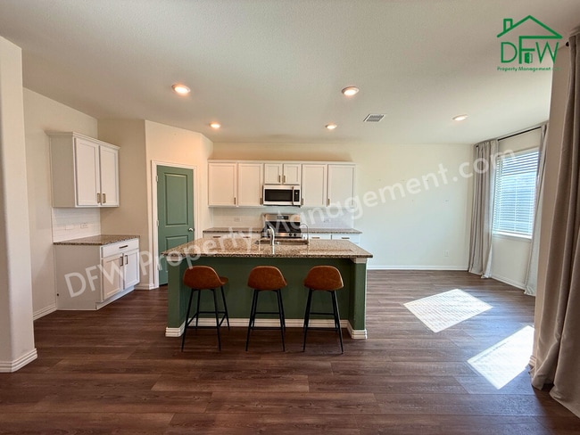 Photo - Spacious 4-Bedroom Home for Lease in Princeton!