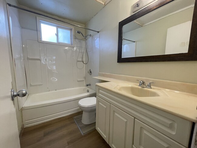 Photo - 4324 Bowness Rd