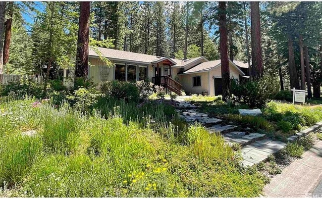 Building Photo - Nice house available now!