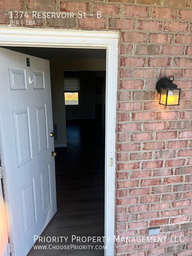 Photo - 1374 Reservoir St Unit B