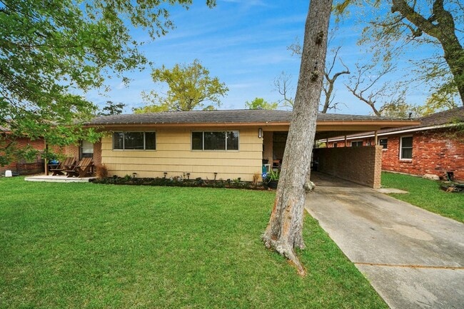 Photo - 2806 Oak Dr