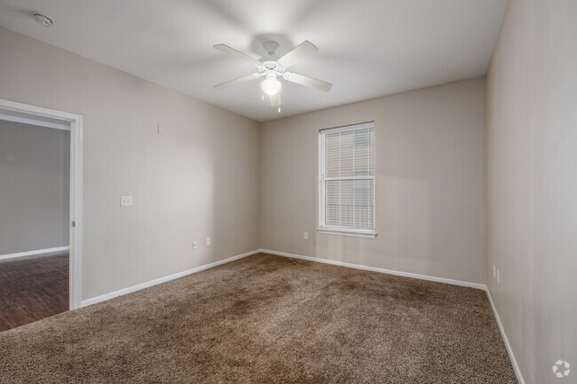 1BR, 1BA - 838SF - Bedroom