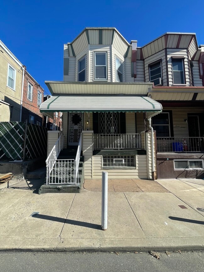 Photo - 1611 S Yewdall St