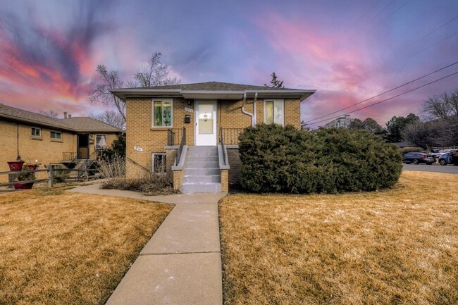 Building Photo - 1890 S Garfield St Unit 1890