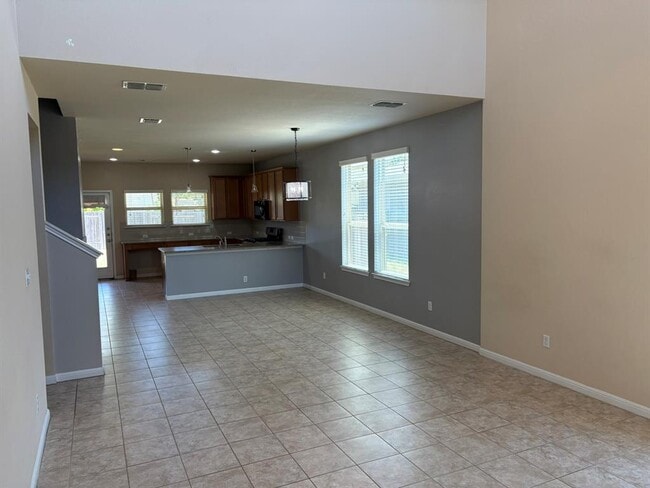 Photo - 8113 Rosano St