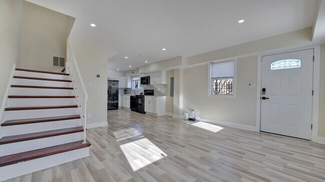 Photo - 5338 Jay St NE