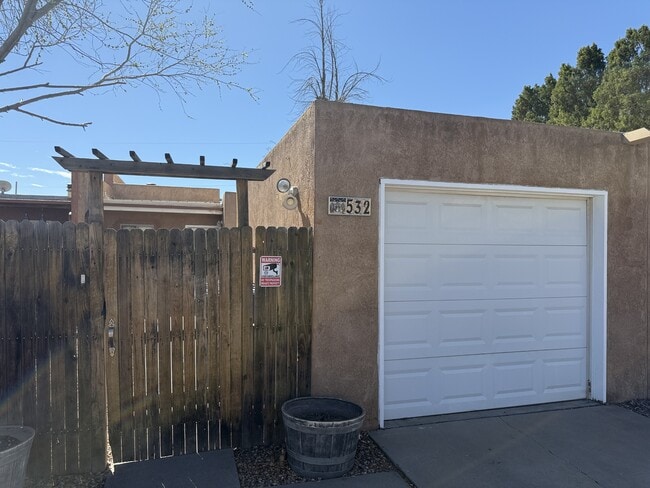 Photo - 532 Berry Rd NW