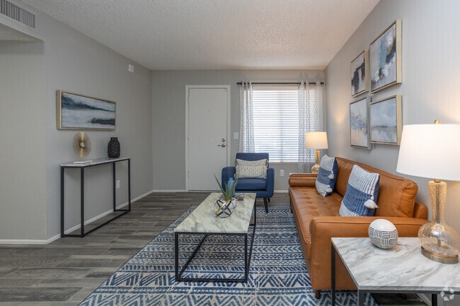 1BR, 1BA - 550SF