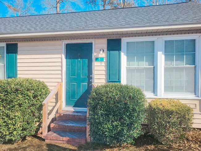 Building Photo - 7 Fox Hill Dr