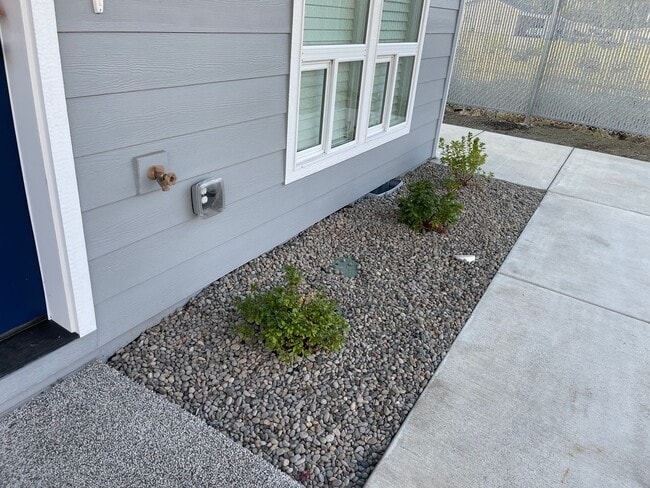 Photo - End Townhouse Unit in South Medford/Phoenix Area
