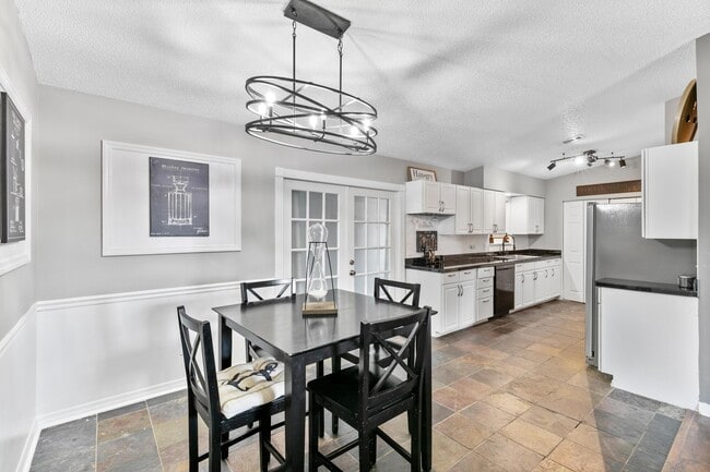 Photo - 8136 Albatross Rd