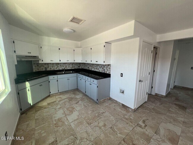 Photo - 540 S Yarbrough Dr Unit 24