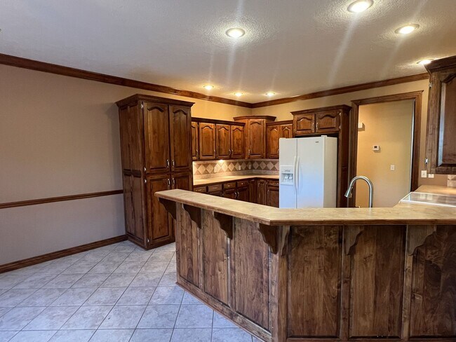 Photo - Spacious Family Home in Republic