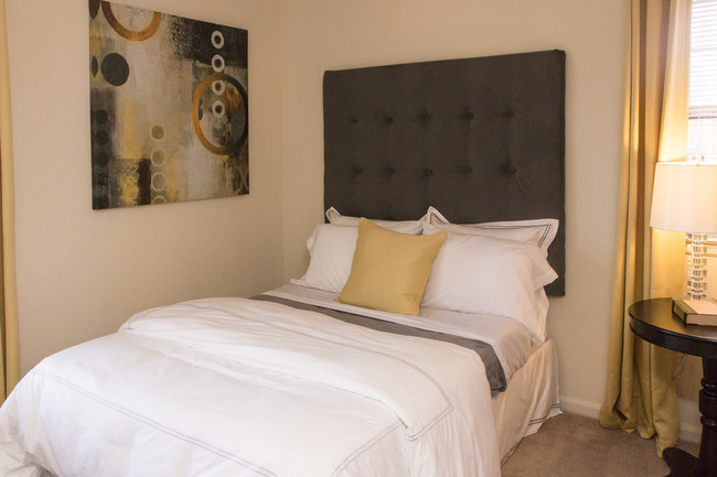 Bedroom - Beechwood Apartments