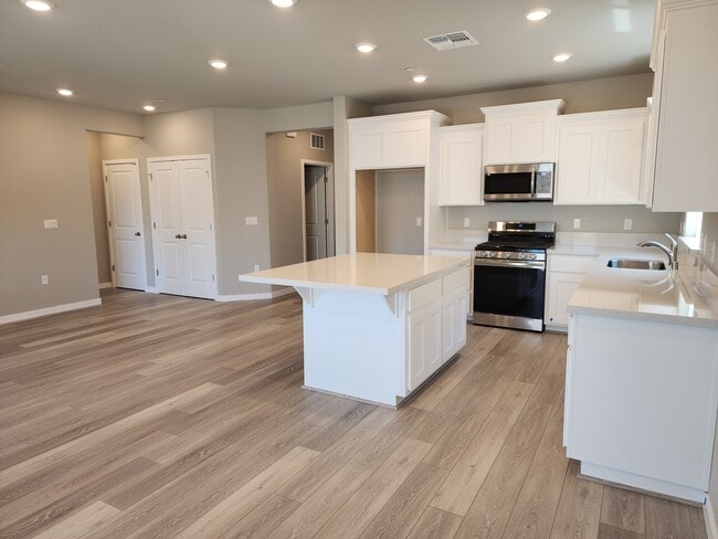 Photo - 2145 Longmire Loop